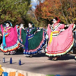 Muertos y Marigolds Fiestas y Procession 